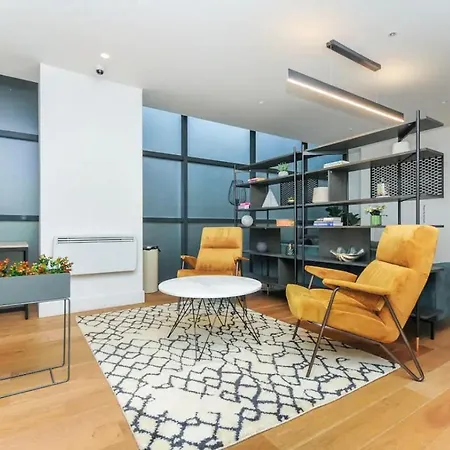 Beautiful Modern Central Croydon Apartment